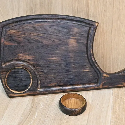 Чёрная доска-топор с соусником, обожжённый дуб 35×19 см